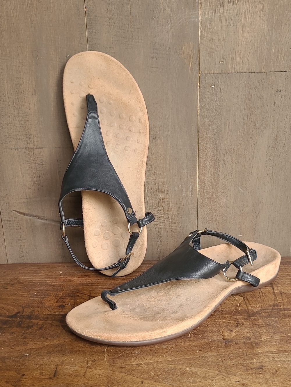 Vionic Sandals Women's sz 10 Kirra Black Leather Sandal w/Toe Post & Heel Strap